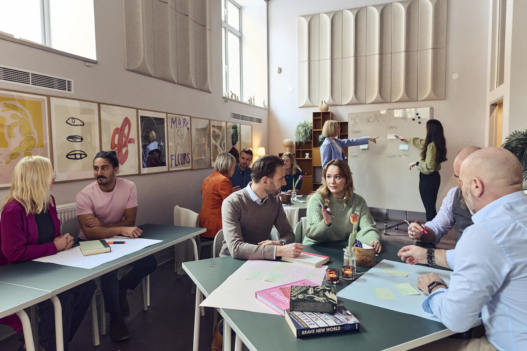 en grupp medarbetare på konferens