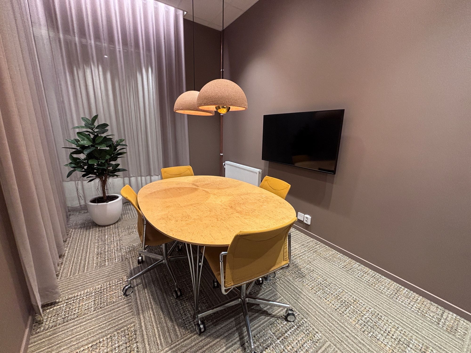 Åstorp är ett litet konferensrum med plats för fyra på Kungsgatan i Stockholm